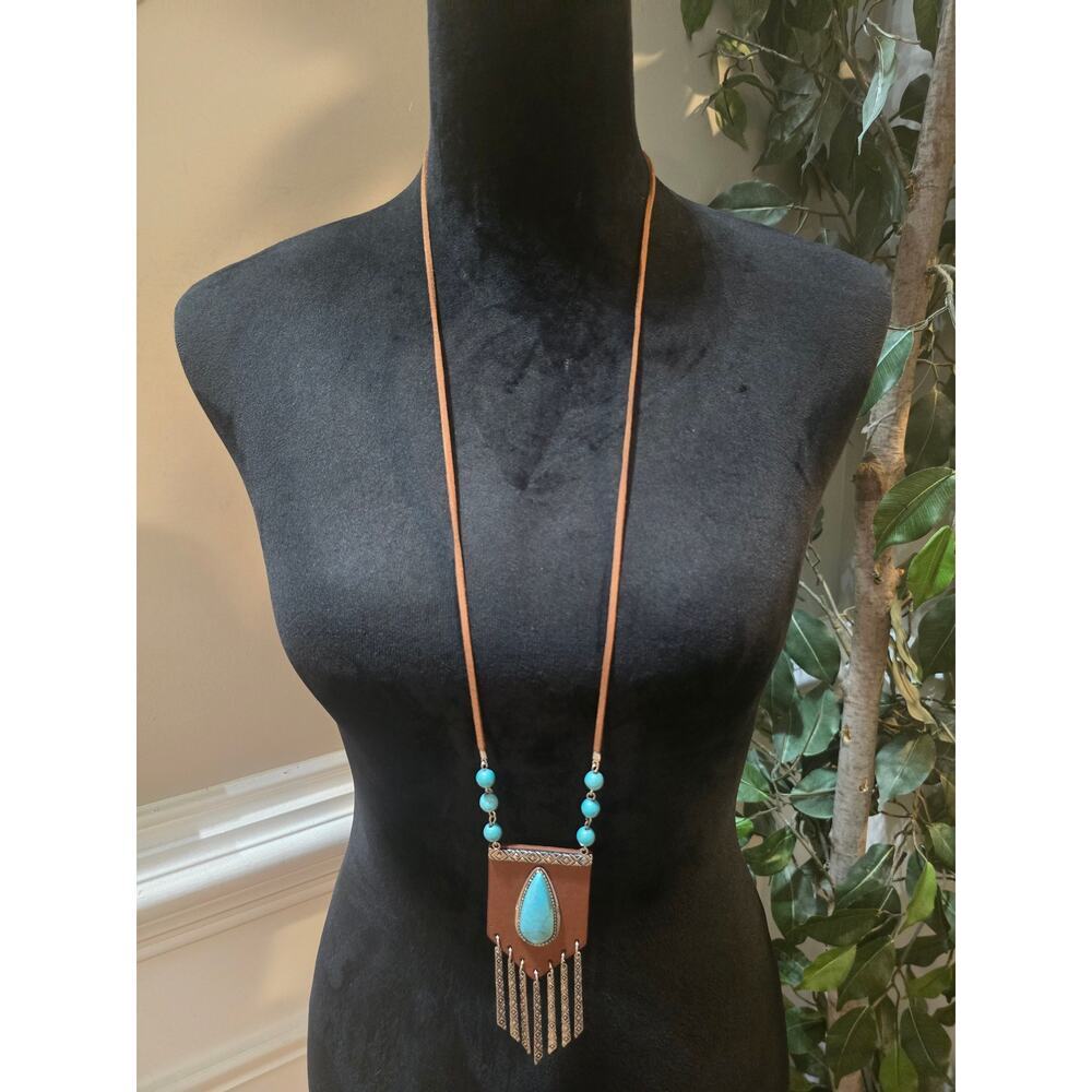 Women's Boho Turquoise Pendant Necklace With Fringe‎ Design And Lobster Clasp